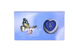Pearl jewelry gift box with a freshwater pearl necklace displayed inside, elegant packaging for jewelry presentation.