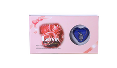 Pearl jewelry gift box with a freshwater pearl necklace inside, showcasing elegant jewelry presentation.