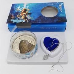 Pearl jewelry gift box featuring a freshwater pearl necklace displayed inside, elegant packaging for special occasions