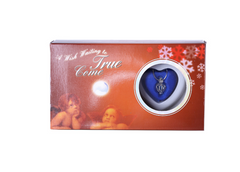 Pearl jewelry gift box with a freshwater pearl necklace inside, showcasing elegant pearl jewelry presentation.