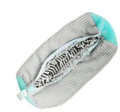 Mesh laundry bag for shoe cleaning from My Store, designed to protect shoes during washing with durable material.