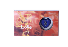 Pearl jewelry gift box featuring a freshwater pearl necklace, elegant presentation for special occasions.