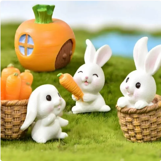Mini resin animal figurines for DIY micro-landscape decor, featuring detailed miniature animals for creative garden or terrarium displays.