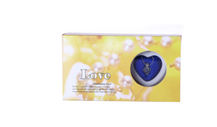 Elegant pearl jewelry gift box containing a freshwater pearl necklace, perfect for special occasions and gift-giving.